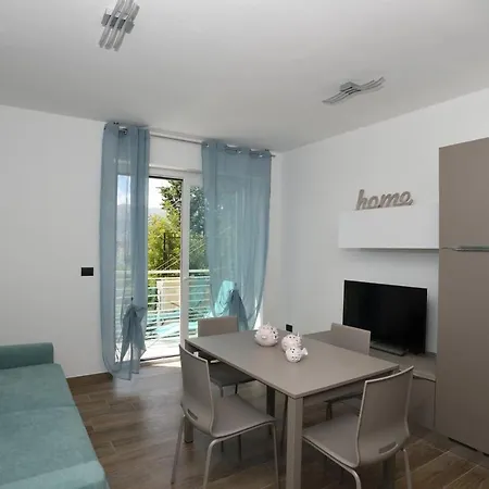 Ampio Bilocale Deluxe Con Piscina E Box - Poggio Fiorito Apartment